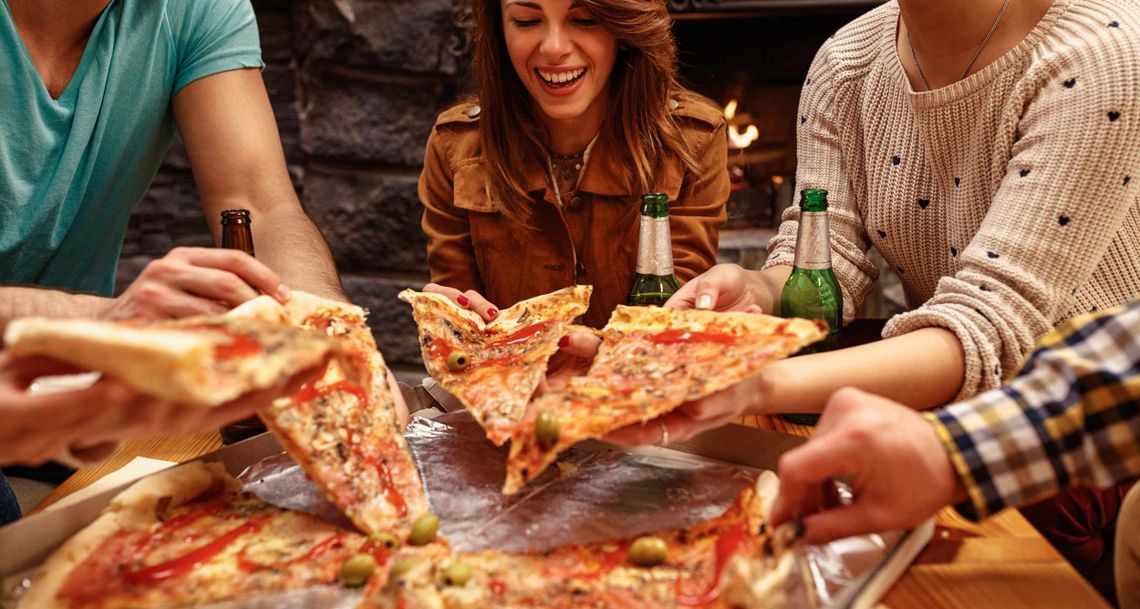 Der Pizza Lieferservice von Fuzo Kebap & Pizza in Marchtrenk bringt Ihre Wunschpizza direkt zu Ihnen nach Hause!